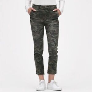 Gap girlfriend green and‎ black utility cargo khaki cropped pants with raw hem
